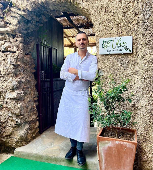 Chef of Ristorante Gli Ulivi welcoming guests at the entrance for an exclusive Chef’s Table experience on the Amalfi Coast